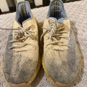 Yeezy Sneakers in peach and grey